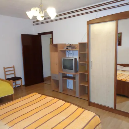 Ivica - Quiet Street Apartment Pula