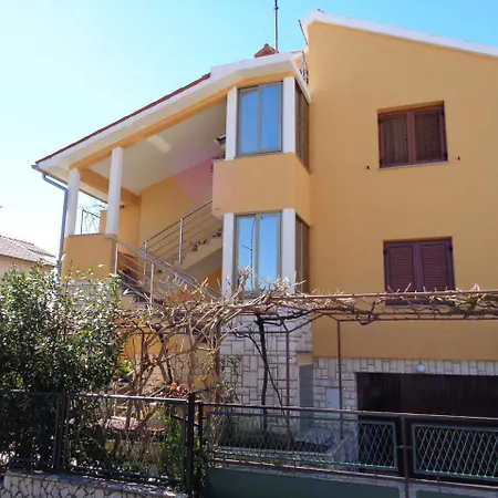 Apartment Ivica - Quiet Street *