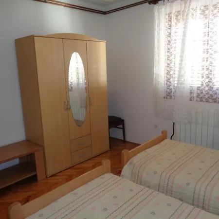 Apartment Ivica - Quiet Street Pula
